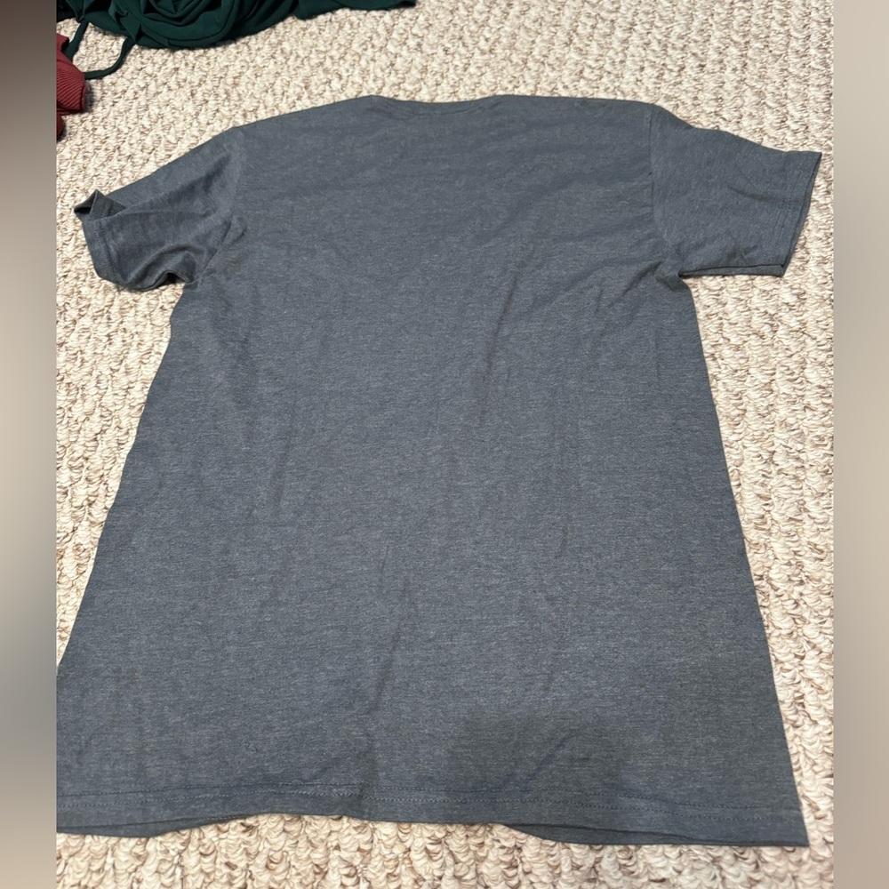 NWT Fruit of the Loom platinum Tshirt S - Picture 2 of 3